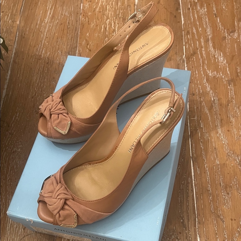 ANTONIO MELANI Brown Peep-Toe Wedges‎